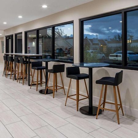 Ramada By Wyndham Modesto Yosemite Area Hotel Екстериор снимка
