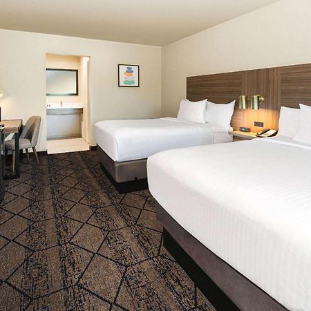 Ramada By Wyndham Modesto Yosemite Area Hotel Екстериор снимка