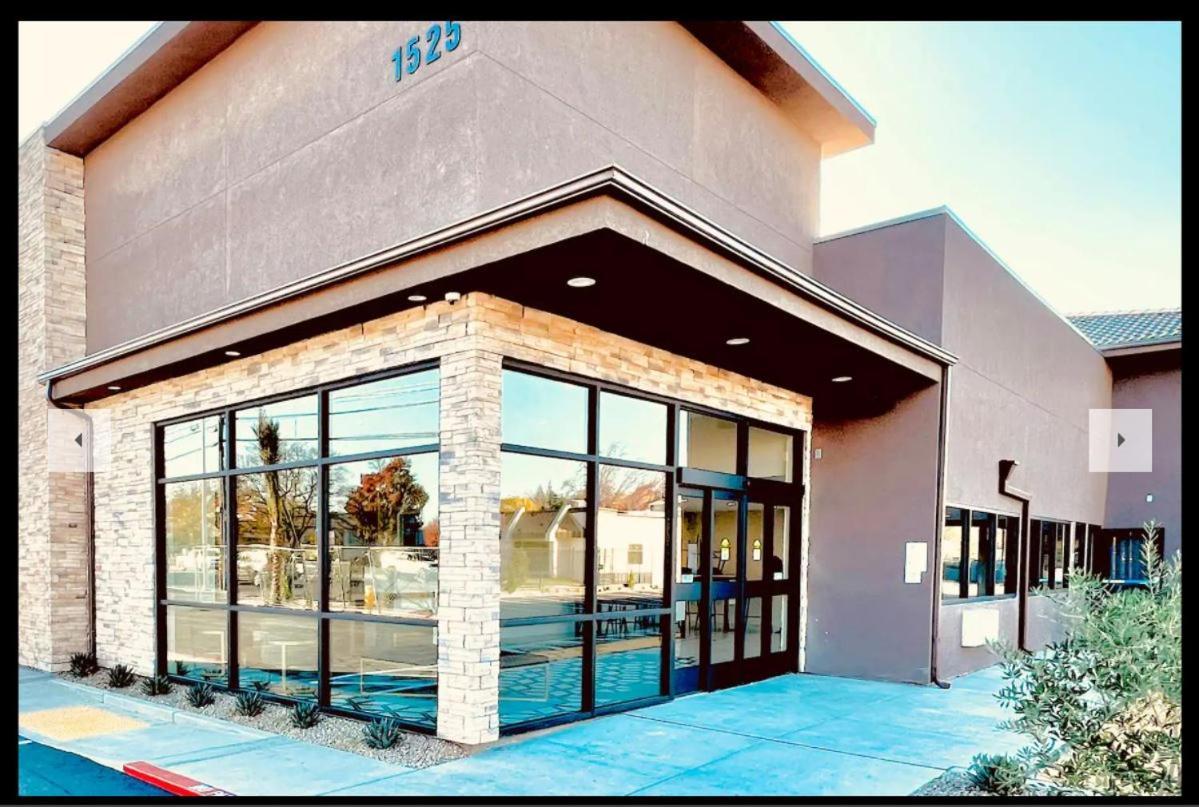 Ramada By Wyndham Modesto Yosemite Area Hotel Екстериор снимка
