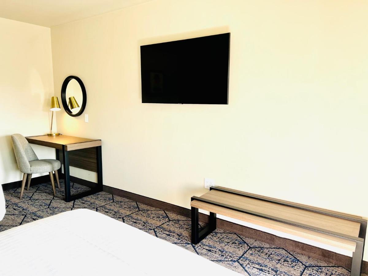 Ramada By Wyndham Modesto Yosemite Area Hotel Екстериор снимка