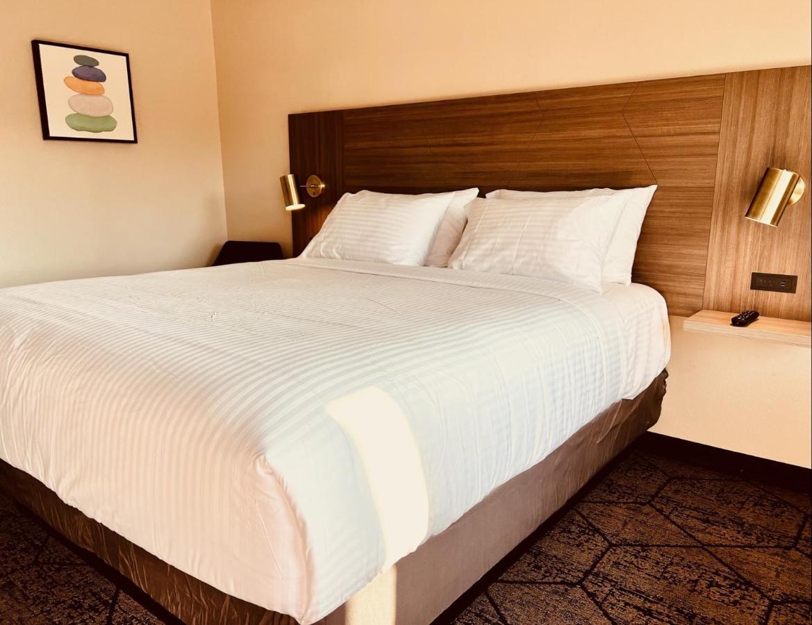 Ramada By Wyndham Modesto Yosemite Area Hotel Екстериор снимка