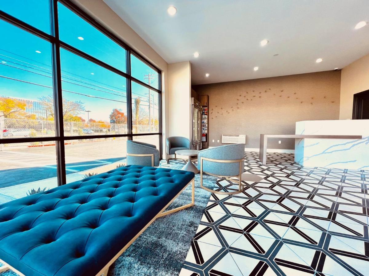 Ramada By Wyndham Modesto Yosemite Area Hotel Екстериор снимка