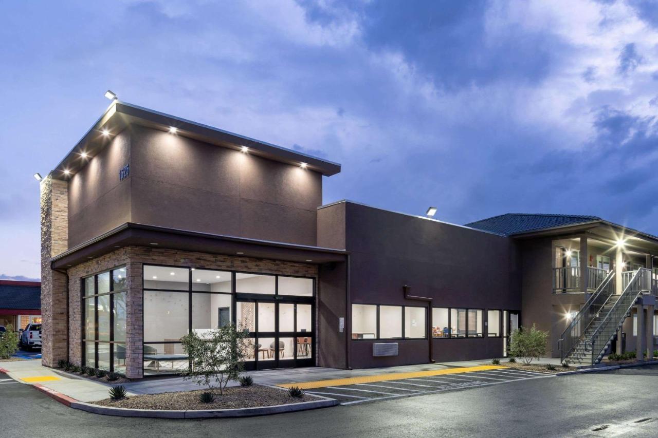 Ramada By Wyndham Modesto Yosemite Area Hotel Екстериор снимка