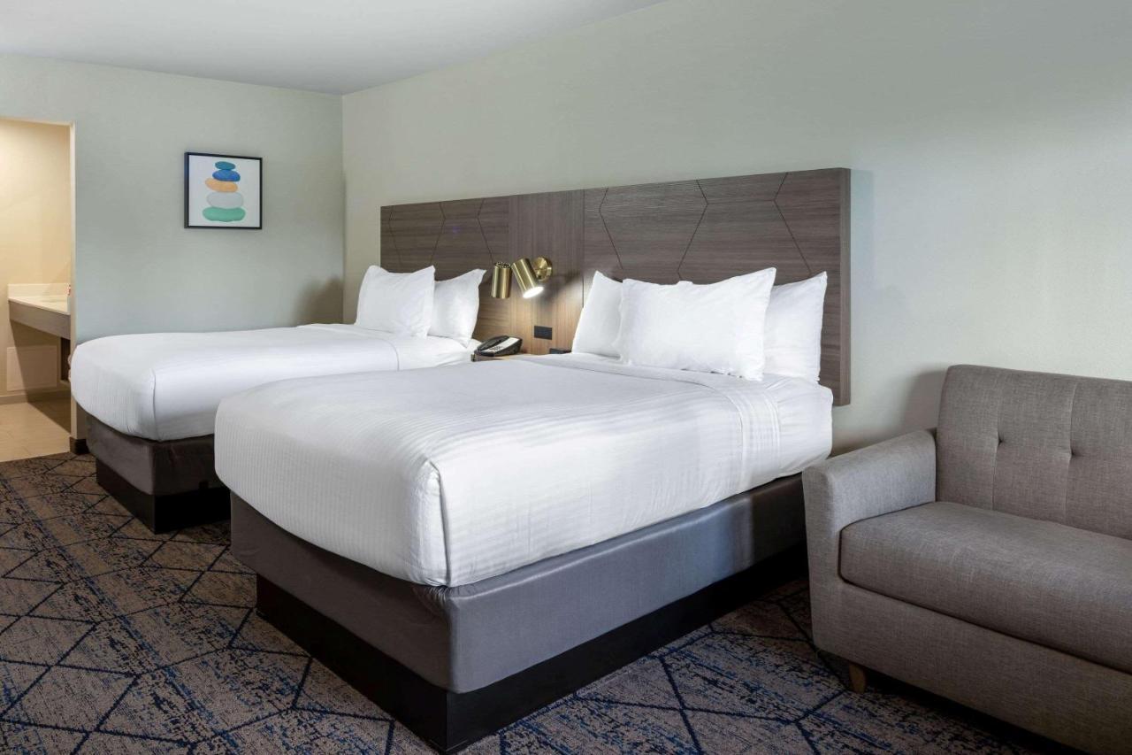 Ramada By Wyndham Modesto Yosemite Area Hotel Екстериор снимка