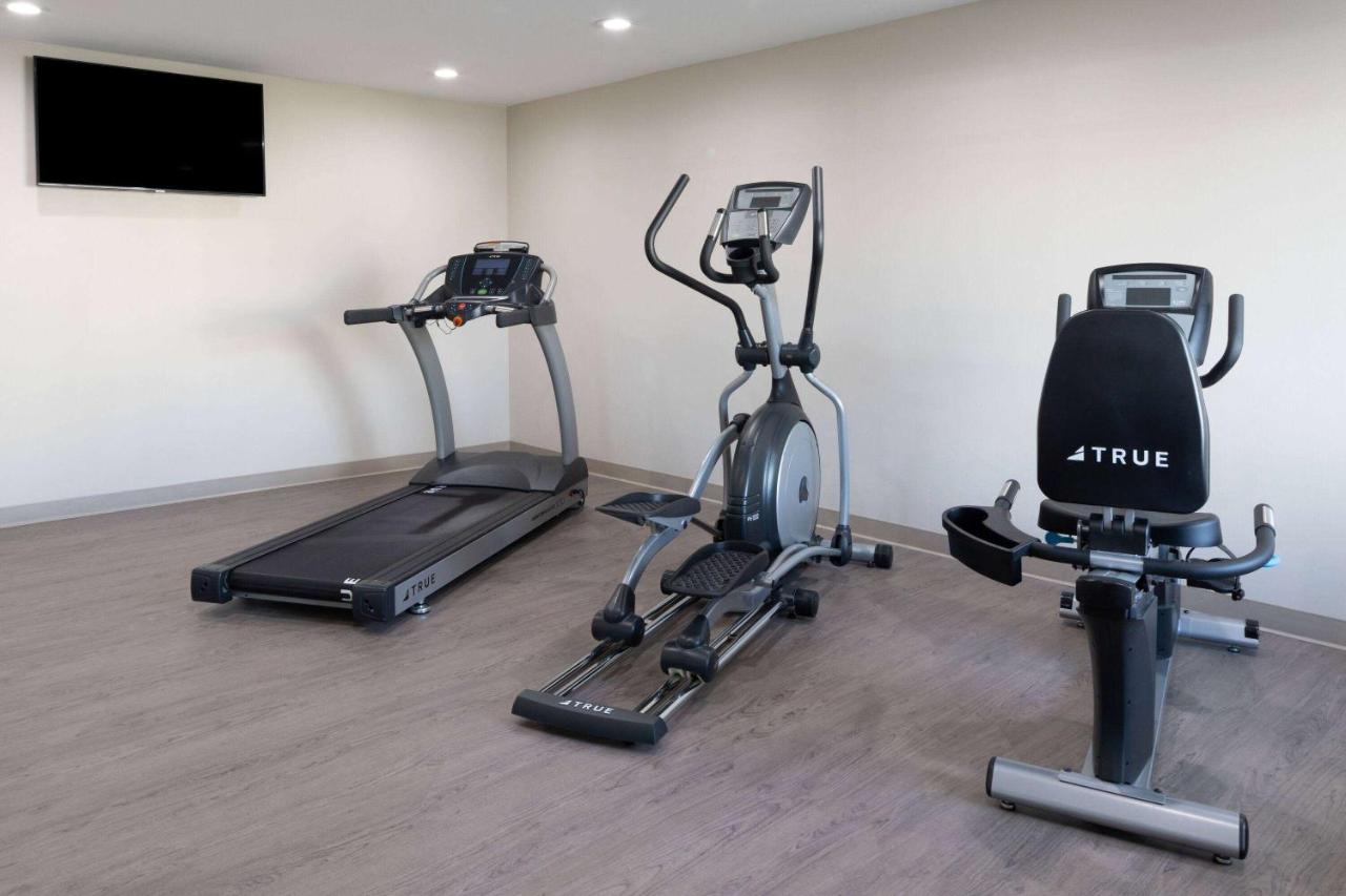 Ramada By Wyndham Modesto Yosemite Area Hotel Екстериор снимка