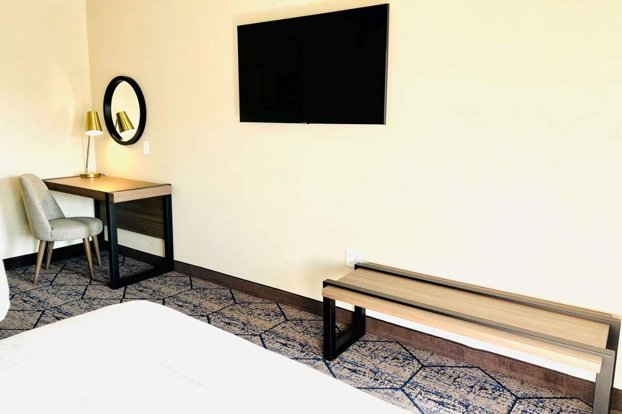 Ramada By Wyndham Modesto Yosemite Area Hotel Екстериор снимка