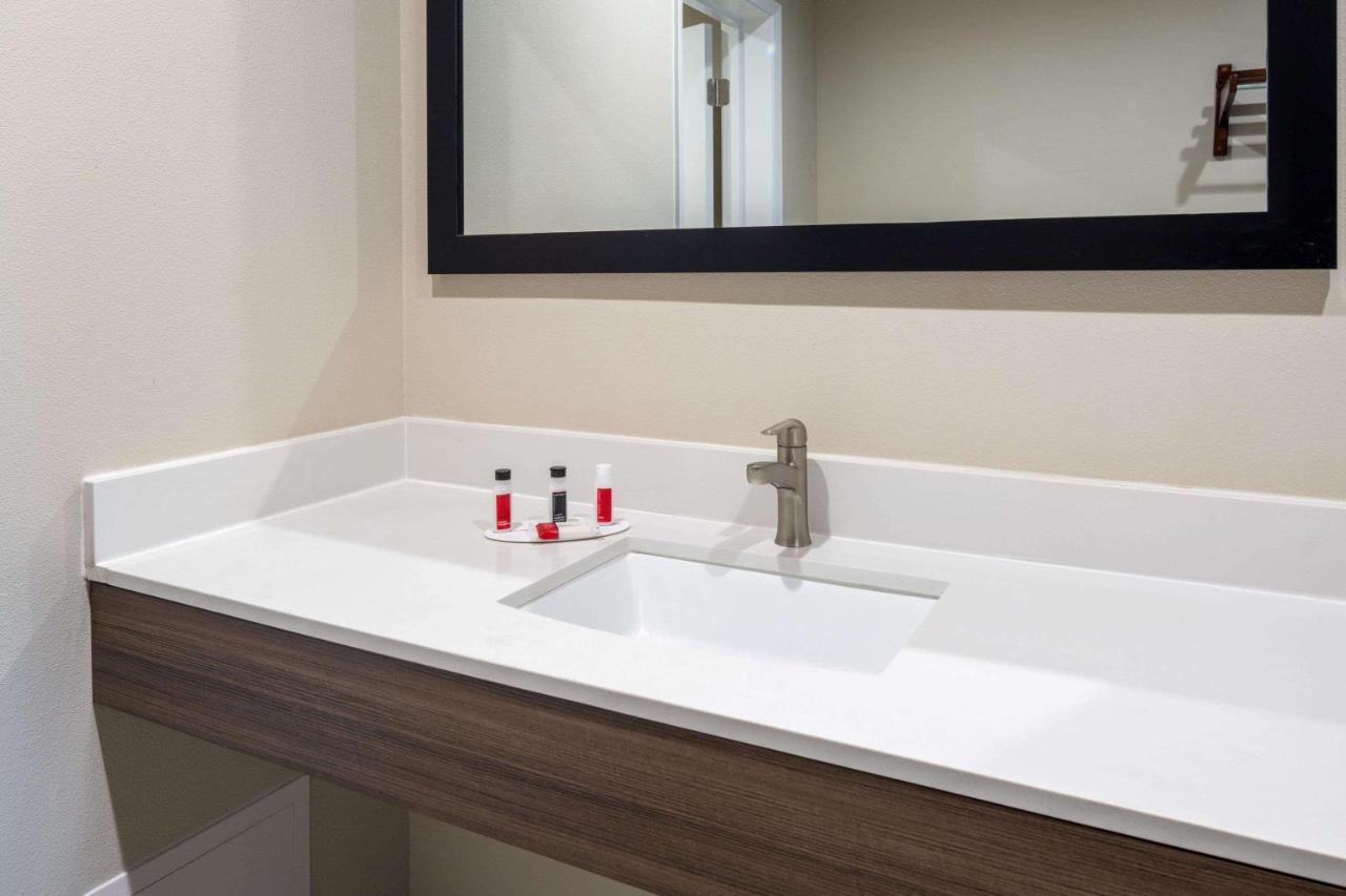 Ramada By Wyndham Modesto Yosemite Area Hotel Екстериор снимка