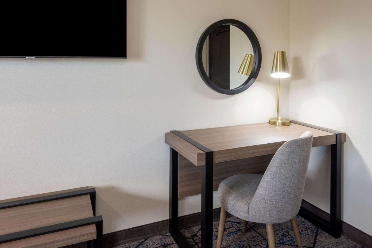 Ramada By Wyndham Modesto Yosemite Area Hotel Екстериор снимка