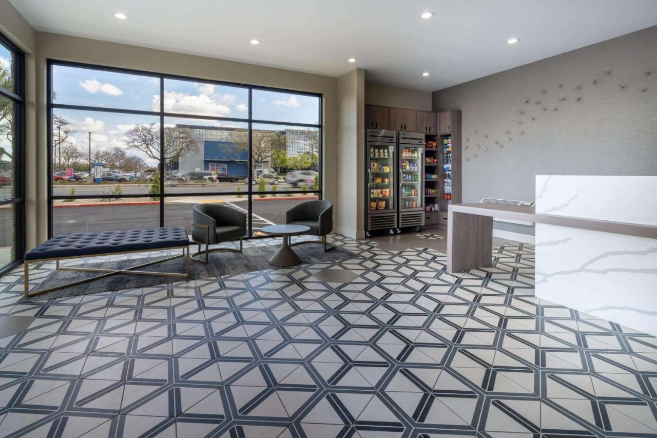 Ramada By Wyndham Modesto Yosemite Area Hotel Екстериор снимка