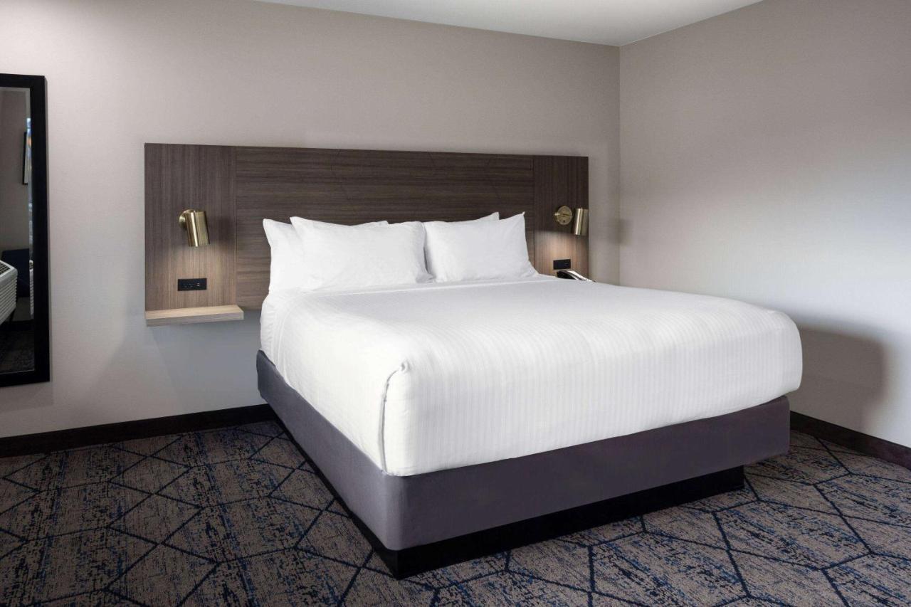 Ramada By Wyndham Modesto Yosemite Area Hotel Екстериор снимка