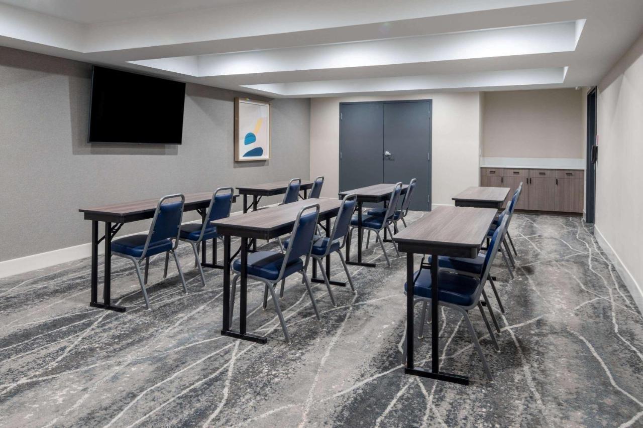 Ramada By Wyndham Modesto Yosemite Area Hotel Екстериор снимка