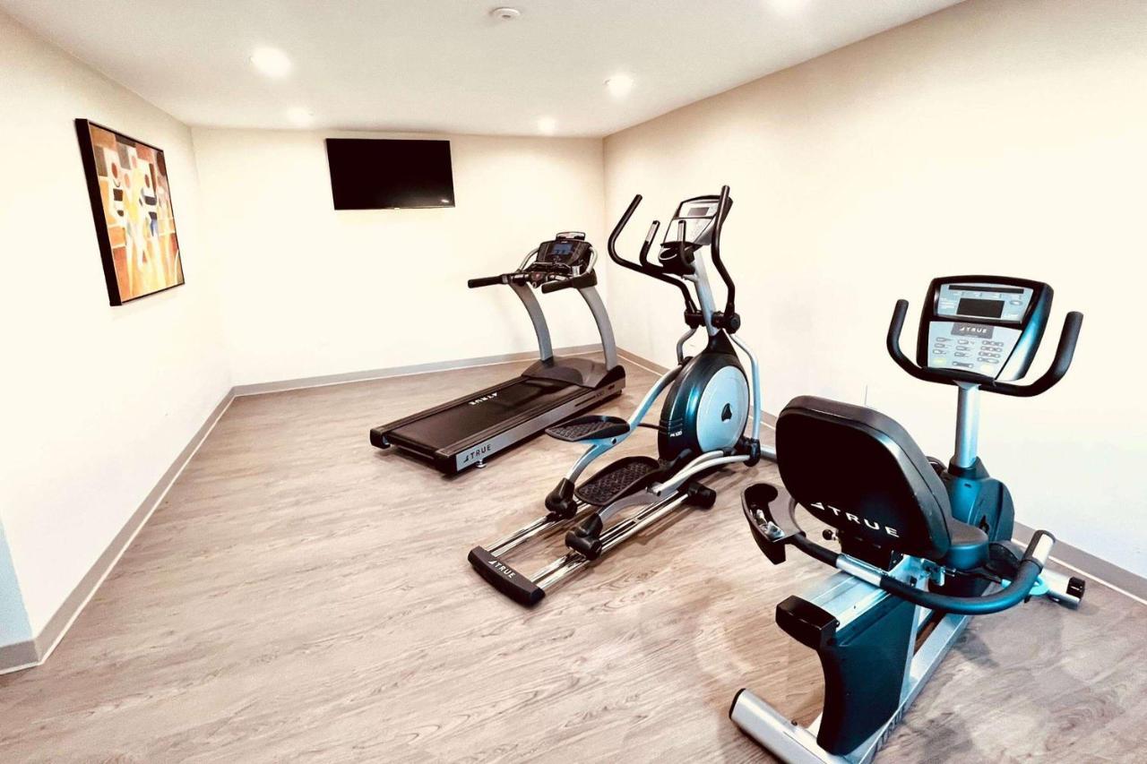 Ramada By Wyndham Modesto Yosemite Area Hotel Екстериор снимка