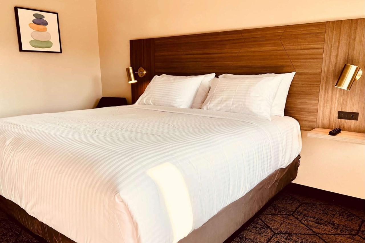 Ramada By Wyndham Modesto Yosemite Area Hotel Екстериор снимка