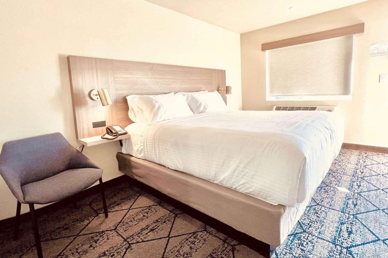 Ramada By Wyndham Modesto Yosemite Area Hotel Екстериор снимка