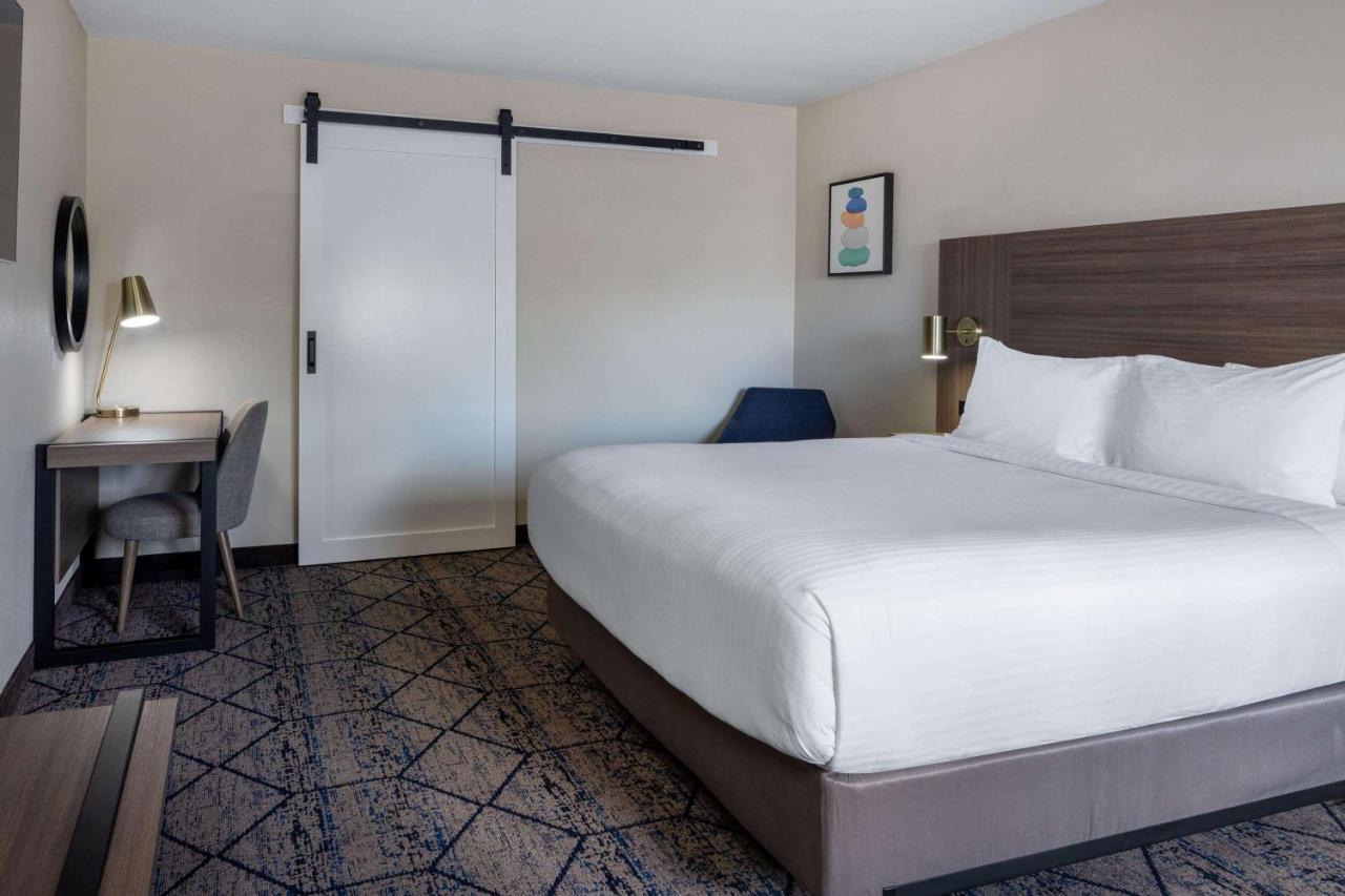 Ramada By Wyndham Modesto Yosemite Area Hotel Екстериор снимка