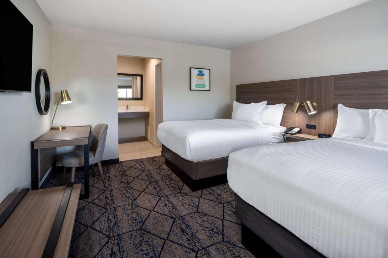 Ramada By Wyndham Modesto Yosemite Area Hotel Екстериор снимка