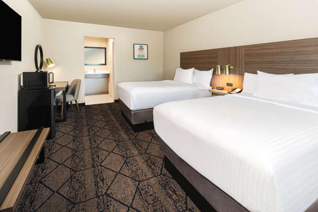 Ramada By Wyndham Modesto Yosemite Area Hotel Екстериор снимка