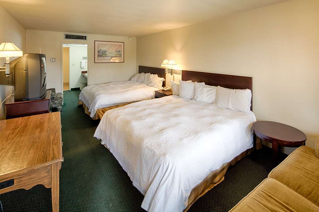Ramada By Wyndham Modesto Yosemite Area Hotel Стая снимка