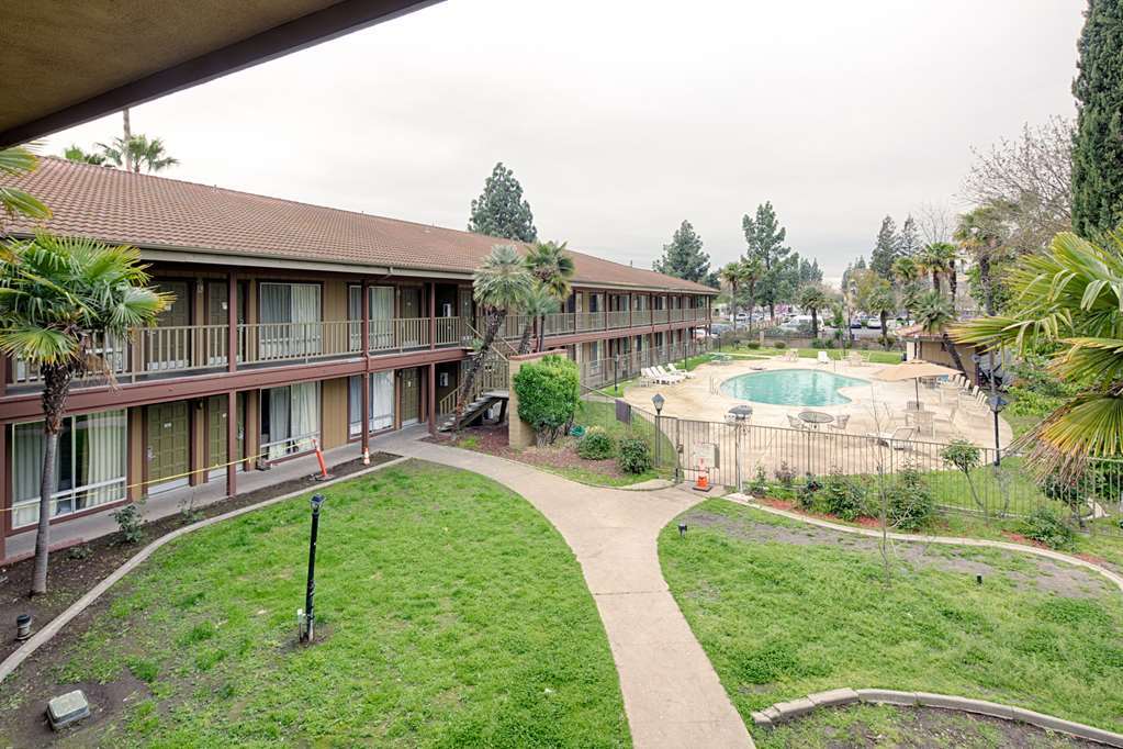 Ramada By Wyndham Modesto Yosemite Area Hotel Екстериор снимка