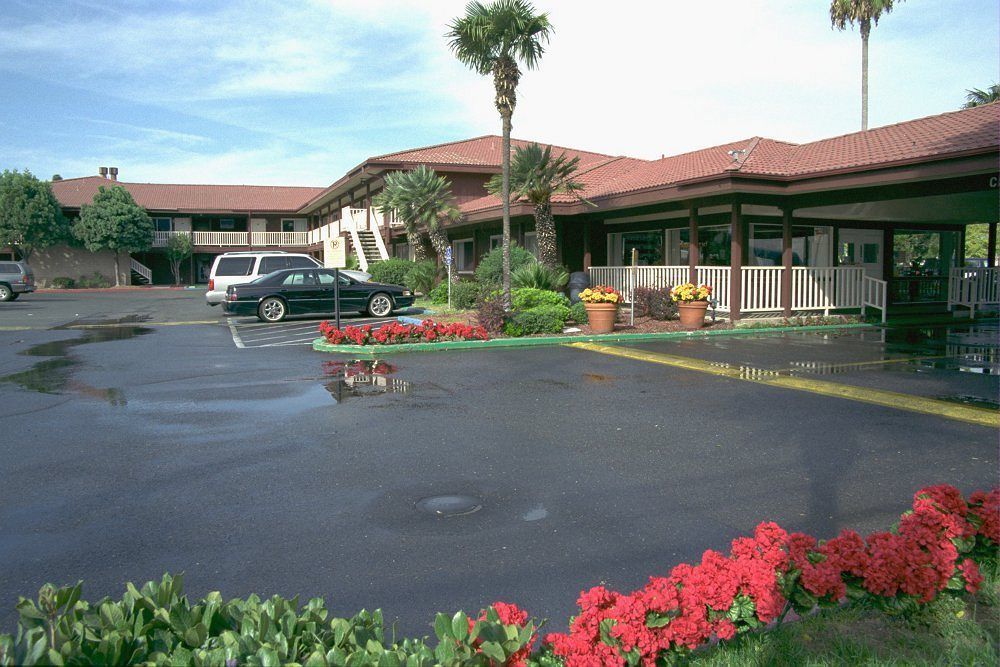 Ramada By Wyndham Modesto Yosemite Area Hotel Екстериор снимка