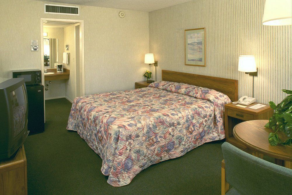 Ramada By Wyndham Modesto Yosemite Area Hotel Екстериор снимка
