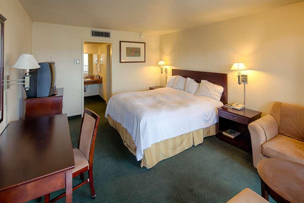 Ramada By Wyndham Modesto Yosemite Area Hotel Стая снимка