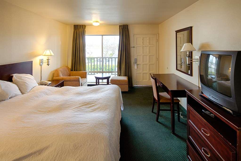 Ramada By Wyndham Modesto Yosemite Area Hotel Стая снимка