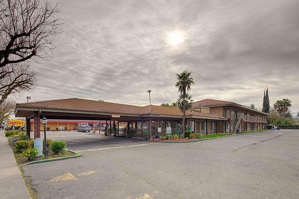 Ramada By Wyndham Modesto Yosemite Area Hotel Екстериор снимка